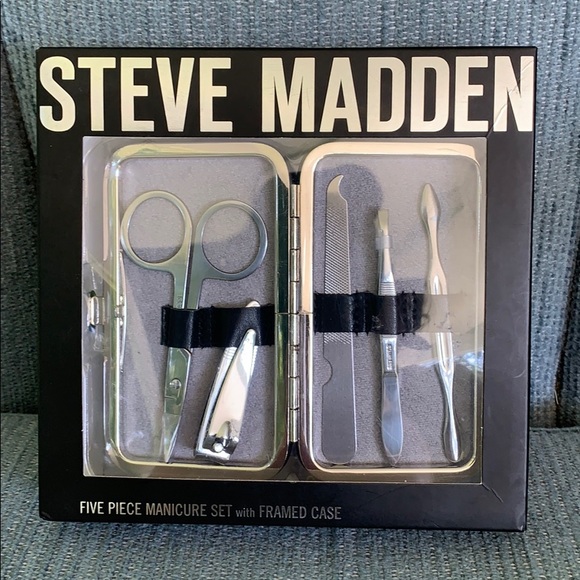 Steve Madden Five Piece Manicure Set With Case - Picture 1 of 2